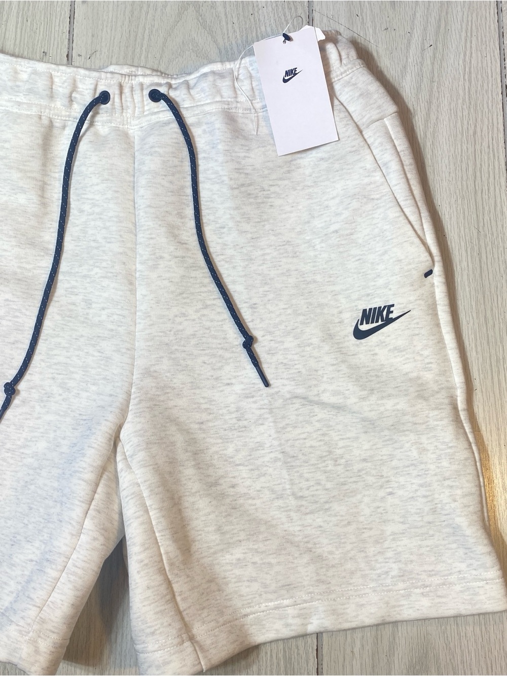 Nike Sportswear Tech Fleece Shorts Mens Size L Light Gray NWT! - Picture 2 of 15